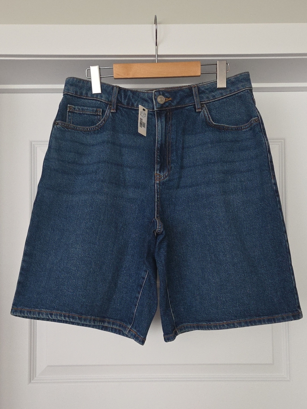 NWT RW&CO. High-Rise Denim Bermuda in Dark Medium Wash, Size 29